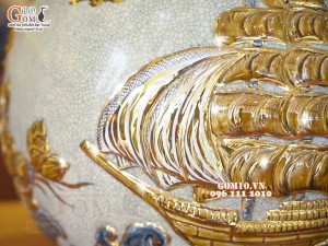 Bình hút tài lộc men rạn, đắp nổi Thuận buồm xuôi gió vẽ vàng 24k, cao 35cm