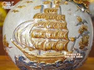 Bình hút tài lộc men rạn, đắp nổi Thuận buồm xuôi gió vẽ vàng 24k, cao 35cm