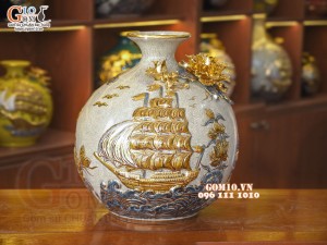 Bình hút tài lộc men rạn, đắp nổi Thuận buồm xuôi gió vẽ vàng 24k, cao 35cm