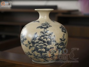 Bình hút tài lộc men rạn vẽ hoa mẫu đơn, cao 30cm Bình hút tài lộc men rạn vẽ hoa mẫu đơn, cao 30cm