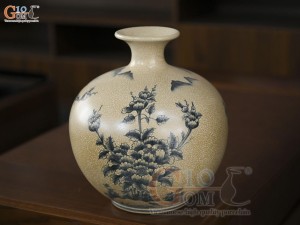 Bình hút tài lộc men rạn vẽ hoa mẫu đơn, cao 30cm