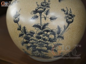 Bình hút tài lộc men rạn vẽ hoa mẫu đơn, cao 30cm