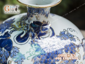 Bình hút tài lộc men lam cổ cảnh Sóc Nho vẽ Vàng 24k, cao 25cm