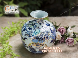 Bình hút tài lộc men lam cổ cảnh Cổ Đồ vẽ vàng 24k, cao 22cm