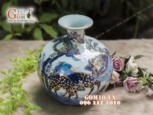 Bình hút tài lộc men lam cổ vẽ Tùng Hươu vẽ vàng 24k, cao 22cm