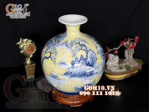 Bình hút tài lộc nền vàng vẽ cảnh Sơn Thủy, cao 23cm