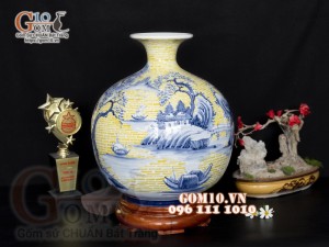 Bình hút tài lộc nền vàng vẽ cảnh Sơn Thủy, cao 23cm