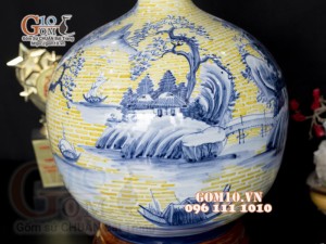 Bình hút tài lộc nền vàng vẽ cảnh Sơn Thủy, cao 23cm