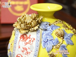 Bình hút tài lộc Phát Tài Phát Lộc đắp nổi, nền vàng, cao 22cm