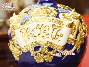 Bình hút tài lộc Phúc Lộc Thọ đắp nổi dát vàng, nền xanh coban, cao 22cm