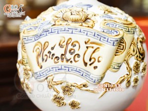 Bình hút tài lộc Phúc Lộc Thọ đắp nổi, nền trắng, cao 22cm
