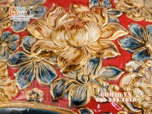 Bình hút tài lộc Phúc Lộc Thọ ngàn hoa đắp nổi vẽ vàng 24k, nền đỏ - cao 35cm