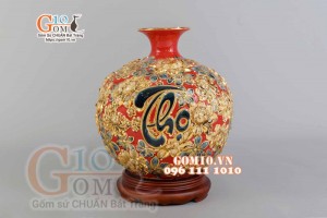 Bình hút tài lộc Phúc Lộc Thọ ngàn hoa đắp nổi vẽ vàng 24k, nền đỏ - cao 35cm