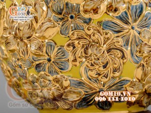 Bình hút tài lộc Phúc Lộc Thọ ngàn hoa đắp nổi vẽ vàng 24k, nền vàng - cao 35cm