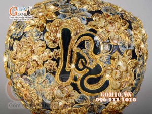 Bình hút tài lộc Phúc Lộc Thọ ngàn hoa đắp nổi vẽ vàng 24k, nền xanh coban - cao 35cm