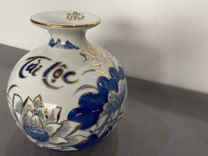 Bình hút tài lộc sen phú quý men lam vẽ vàng 24k, cao 16cm