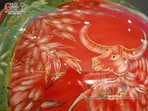 Bình hút tài lộc tam hợp Tỵ-Dậu-Sửu nền đỏ vẽ vàng kim 24k, cao 35cm