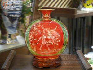 Bình hút tài lộc tam hợp Tỵ-Dậu-Sửu nền đỏ vẽ vàng kim 24k, cao 35cm
