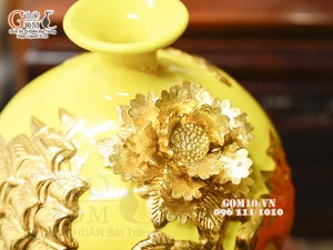 Bình hút tài lộc Thuận Buồm Xuôi Gió đắp nổi dát vàng, nền vàng, cao 26cm