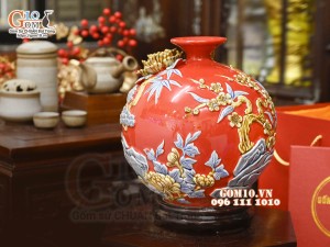 Bình hút tài lộc Thuận Buồm Xuôi Gió đắp nổi, nền đỏ, cao 23cm