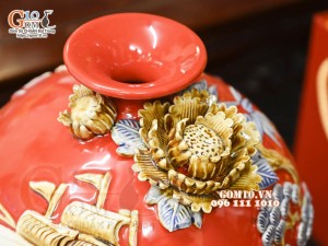 Bình hút tài lộc Thuận Buồm Xuôi Gió đắp nổi, nền đỏ, cao 23cm