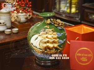 Bình hút tài lộc Thuận Buồm Xuôi Gió đắp nổi, nền xanh lục bảo, cao 28cm