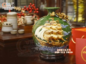 Bình hút tài lộc Thuận Buồm Xuôi Gió đắp nổi, nền xanh lục bảo, cao 23cm