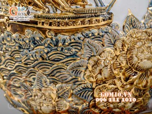 Bình hút tài lộc Thuận Buồm Xuôi Gió đắp nổi vẽ vàng 24k, nền trắng - cao 30cm