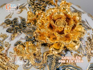 Bình hút tài lộc Thuận Buồm Xuôi Gió đắp nổi vẽ vàng 24k, nền trắng - cao 30cm