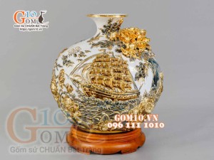 Bình hút tài lộc Thuận Buồm Xuôi Gió đắp nổi vẽ vàng 24k, nền trắng - cao 40cm