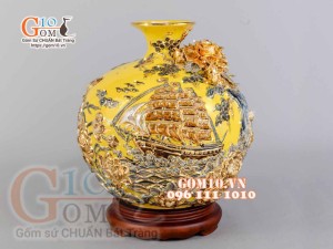 Bình hút tài lộc Thuận Buồm Xuôi Gió đắp nổi vẽ vàng 24k, nền vàng - cao 35cm