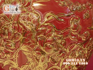 Bình hút tài lộc men màu đỏ đắp nổi vẽ vàng 24k, cảnh Thuận Buồm Xuôi Gió, cao 35cm