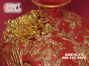 Bình hút tài lộc men màu đỏ đắp nổi vẽ vàng 24k, cảnh Thuận Buồm Xuôi Gió, cao 35cm