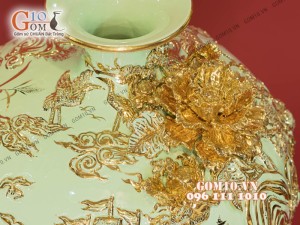 Bình hút tài lộc men màu xanh coban đắp nổi vẽ vàng 24k, cảnh Thuận Buồm Xuôi Gió, cao 35cm