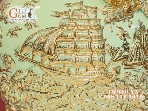 Bình hút tài lộc men màu xanh coban đắp nổi vẽ vàng 24k, cảnh Thuận Buồm Xuôi Gió, cao 35cm