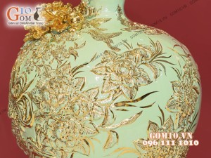 Bình hút tài lộc men màu xanh coban đắp nổi vẽ vàng 24k, cảnh Thuận Buồm Xuôi Gió, cao 35cm