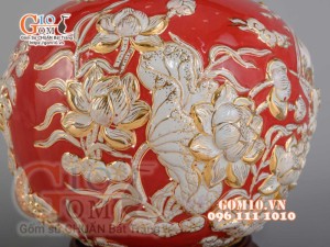 Bình hút tài lộc Thuận Buồm Xuôi Gió Trắng đắp nổi vẽ vàng 24k, nền đỏ - cao 35cm