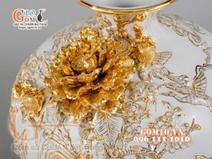 Bình hút tài lộc Thuận Buồm Xuôi Gió Trắng đắp nổi vẽ vàng 24k, nền trắng - cao 35cm