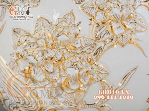 Bình hút tài lộc Thuận Buồm Xuôi Gió Trắng đắp nổi vẽ vàng 24k, nền trắng - cao 35cm