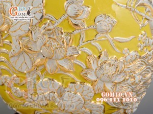 Bình hút tài lộc Thuận Buồm Xuôi Gió Trắng đắp nổi vẽ vàng 24k, nền vàng - cao 40cm