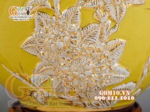 Bình hút tài lộc Thuận Buồm Xuôi Gió Trắng đắp nổi vẽ vàng 24k, nền vàng - cao 40cm