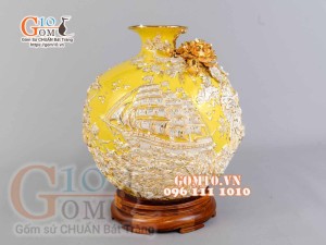 Bình hút tài lộc Thuận Buồm Xuôi Gió Trắng đắp nổi vẽ vàng 24k, nền vàng - cao 35cm