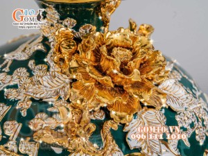 Bình hút tài lộc Thuận Buồm Xuôi Gió Trắng đắp nổi vẽ vàng 24k, nền xanh lục bảo - cao 35cm