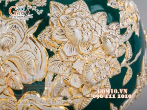 Bình hút tài lộc Thuận Buồm Xuôi Gió Trắng đắp nổi vẽ vàng 24k, nền xanh lục bảo - cao 35cm