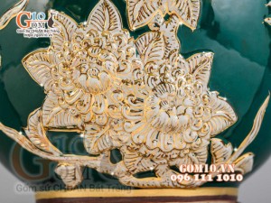 Bình hút tài lộc Thuận Buồm Xuôi Gió Trắng đắp nổi vẽ vàng 24k, nền xanh lục bảo - cao 35cm