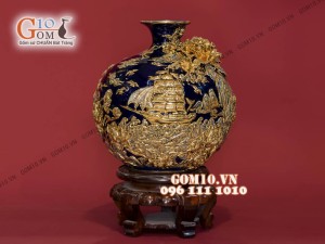 Bình hút tài lộc men màu xanh coban đắp nổi vẽ vàng 24k, cảnh Thuận Buồm Xuôi Gió, cao 40cm
