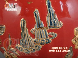 Bình hút tài lộc Tùng Hạc Diên Niên đắp nổi vẽ vàng 24k, nền đỏ - cao 35cm