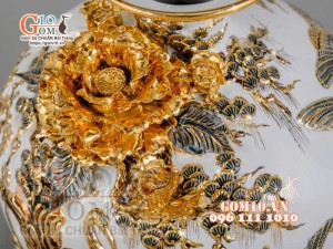 Bình hút tài lộc Tùng Hạc Diên Niên đắp nổi vẽ vàng 24k, nền trắng - cao 40cm