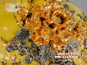 Bình hút tài lộc Tùng Hạc Diên Niên đắp nổi vẽ vàng 24k, nền vàng - cao 40cm