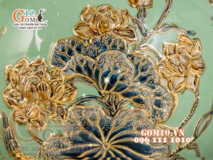 Bình hút tài lộc Tùng Hạc Diên Niên đắp nổi vẽ vàng 24k, nền xanh ngọc - cao 30cm